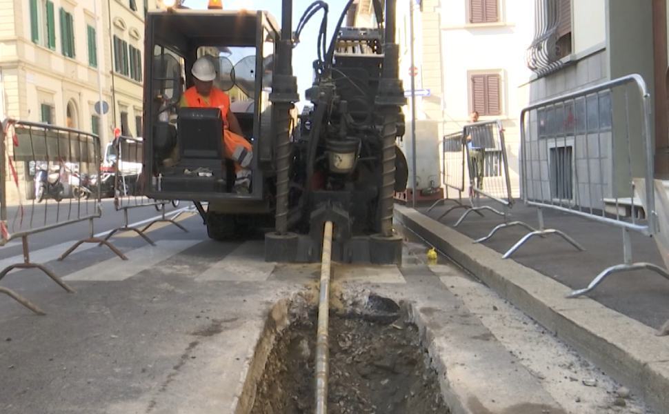 Cosenza, lavori per la fibra ottica. Modifiche a circolazione e sosta 51 Posa cavi fibra ultraveloce 1