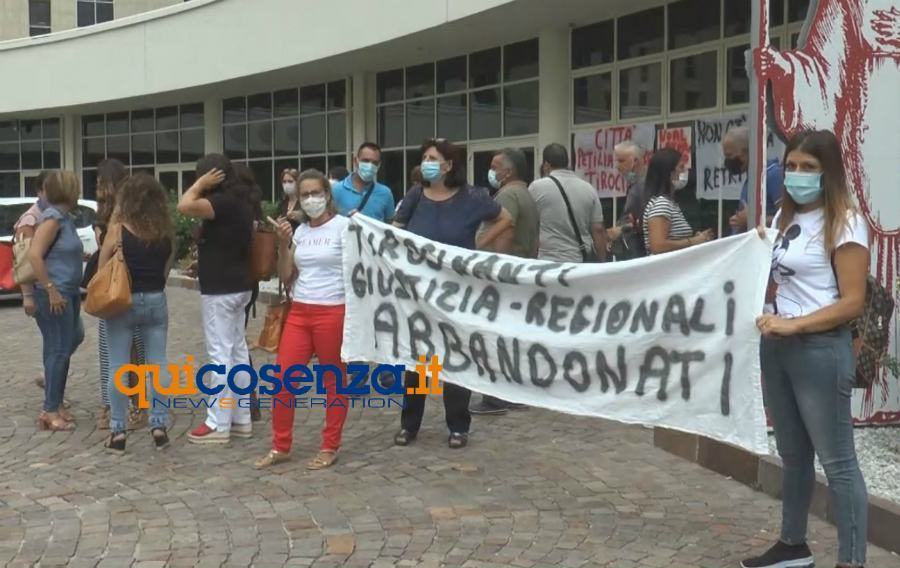 Lavoro, presidio dei precari alla Regione: "Riconosceteci i nostri diritti” 59 Precari protesta regione tirocinanti 02
