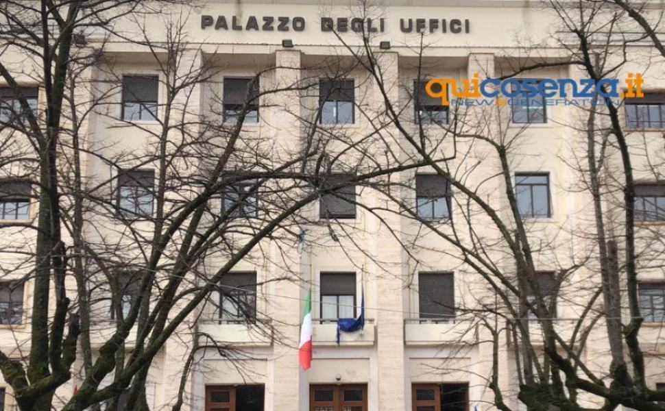 Il Prefetto di Cosenza consegna le onorificenze O.M.R.I. 51 Prefettura di Cosenza piazza 11 settembre 1