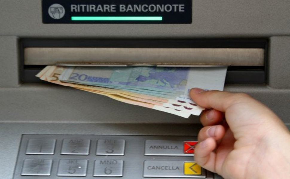 Prelievo bancomat denaro