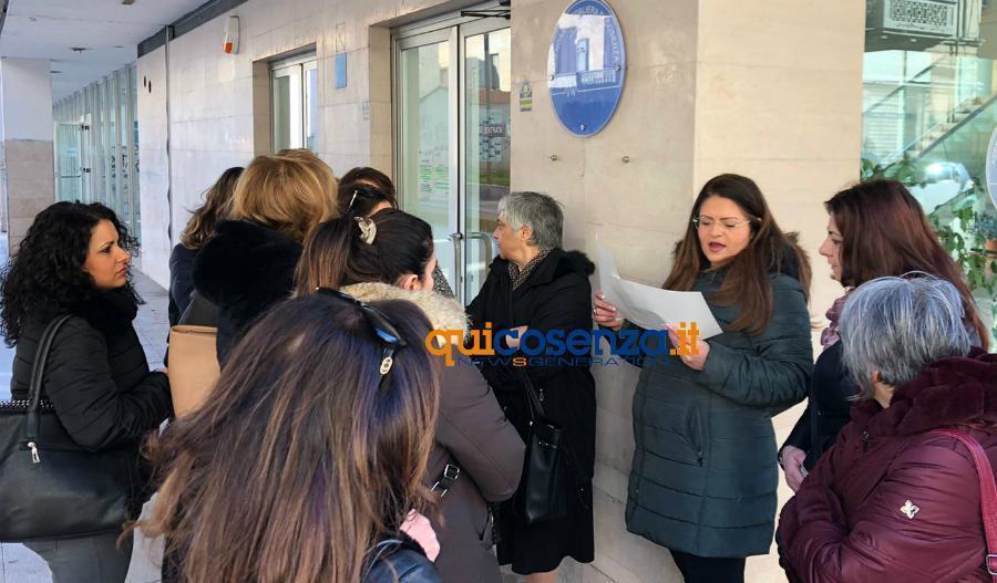 Nulla di fatto per i lavoratori della Seatt, il Tar ha disposto il non reintegro 51 Protesta Az osp cooperativa Seatt Cosenza 02