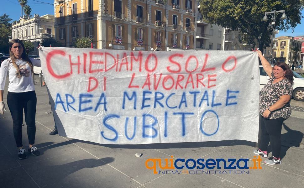 Cosenza, coltivatori senza mercato. Continua la protesta davanti Palazzo dei Bruzi 1 Protesta Contadini cosenza