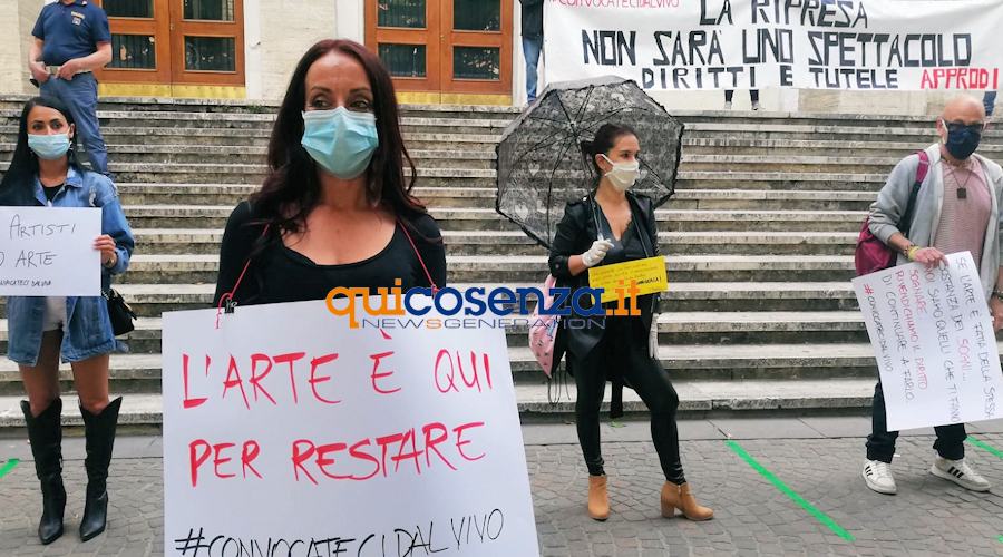 Protesta artisti Cosenza01
