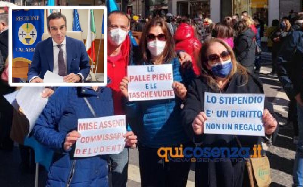 Protesta dei lavoratori Abramo e Tim. C'è l'impegno del presidente Occhiuto 51 Protesta cosenza abramo 07 400x2401 1