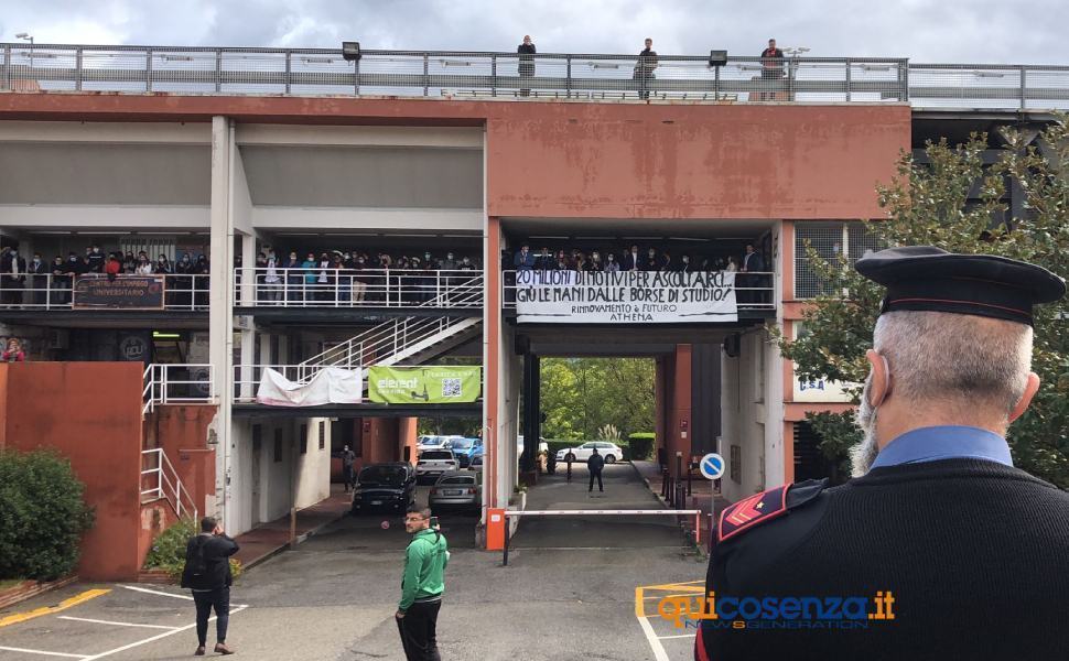 Protesta messa aula magna unical rinnovamento e futuro athena