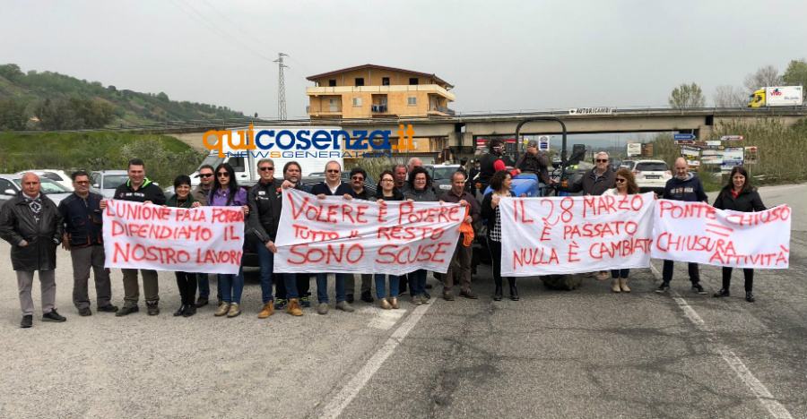 Protesta ponte Crati 013