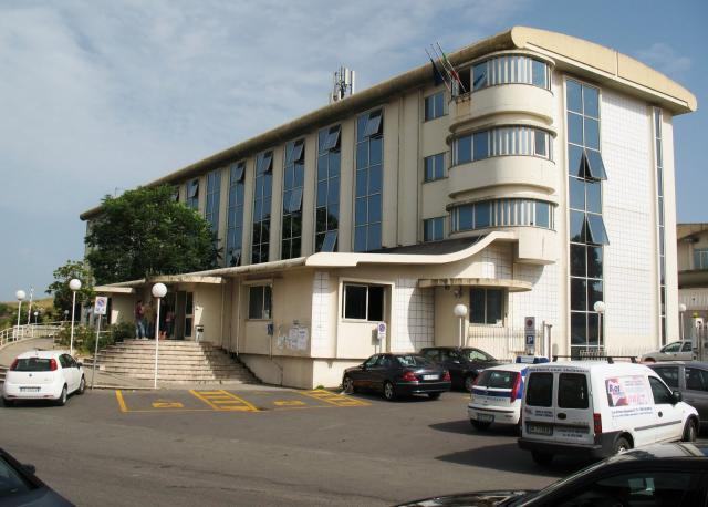 Vibo, dipendenti della Provincia protestano per stipendi arretrati: donna tenta il suicidio 203 Provincia Vibo