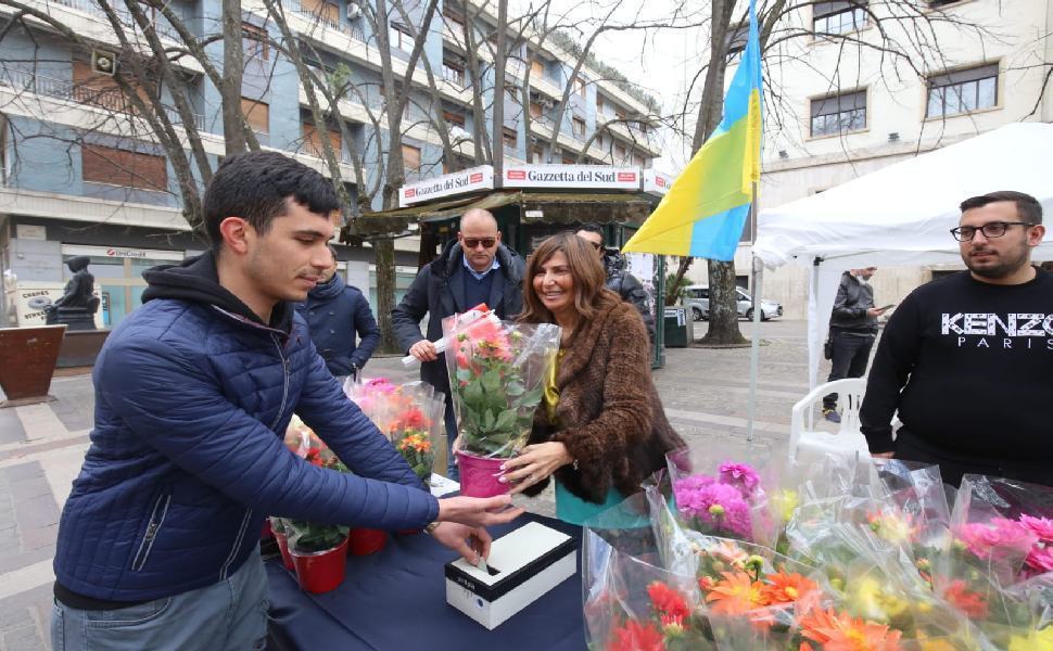 Cosenza, la Lega scende in piazza per raccogliere fondi per l'Ucraina 51 RACCOLTA FONDI LEGA