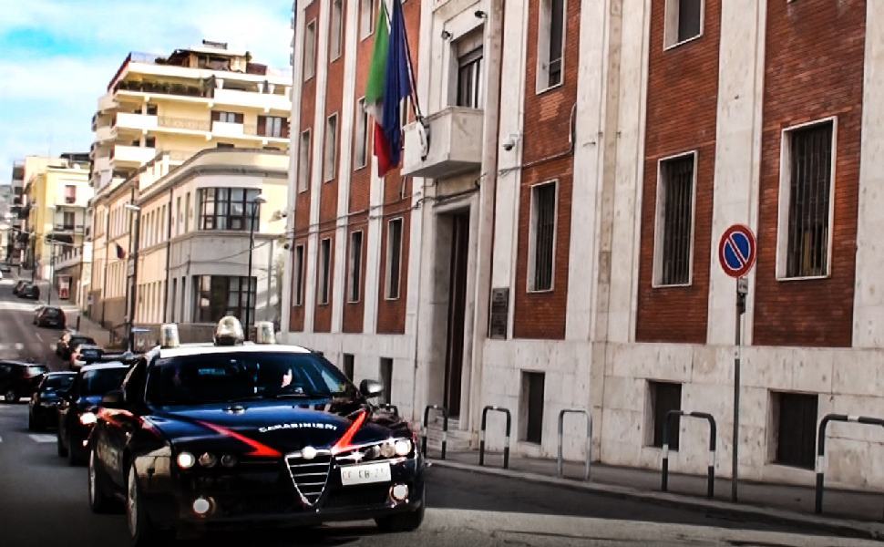 Donna in crisi respiratoria, il figlio di 5 anni chiama i carabinieri "mia madre sta male" 51 REGGIO CALABRIA. DONNA IN CRISI RESPIRATORIA I CARABINIERI LA SALVANO 1