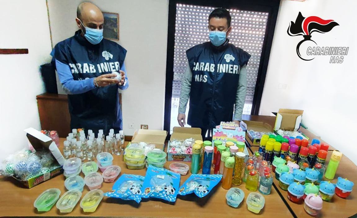 Sequestrate 1500 confezioni di gel igienizzante 51 REGGIO CALABRIA. I CARABINIERI DEL NAS SEQUESTRANO OLTRE 1500 CONFENZIONI DI GEL IGIENIZZANTE ANTIBATTERICO PRIVO DELLE AUTORIZZAZIONI MINISTERIALI.