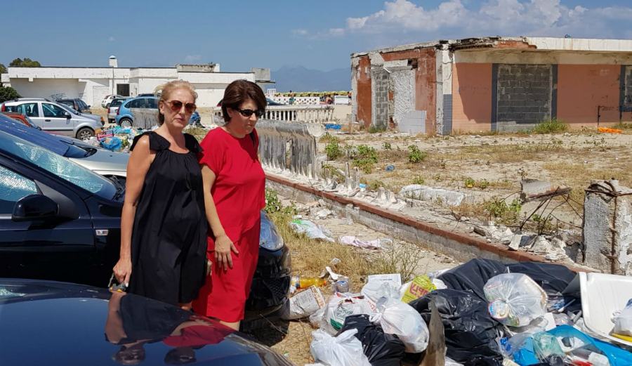 Senatrice cinquestelle Abate: "discariche a cielo aperto a Corigliano Rossano" 51 RIFIUTI CORIGLIANO ROSSANO ABATE GRECO