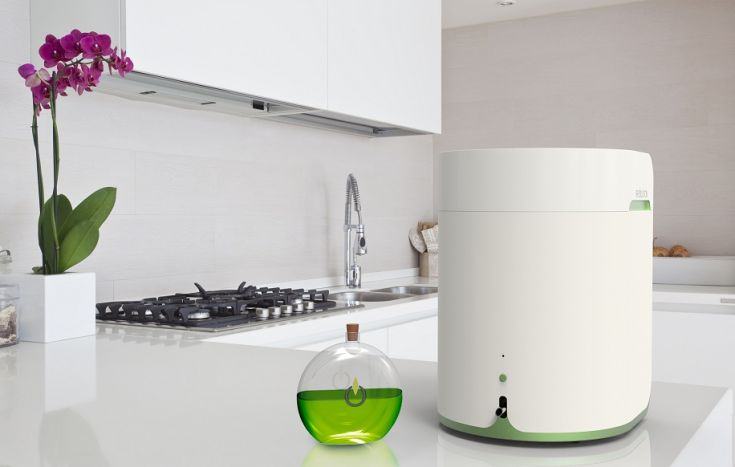 ReVOILution con bottiglia olio