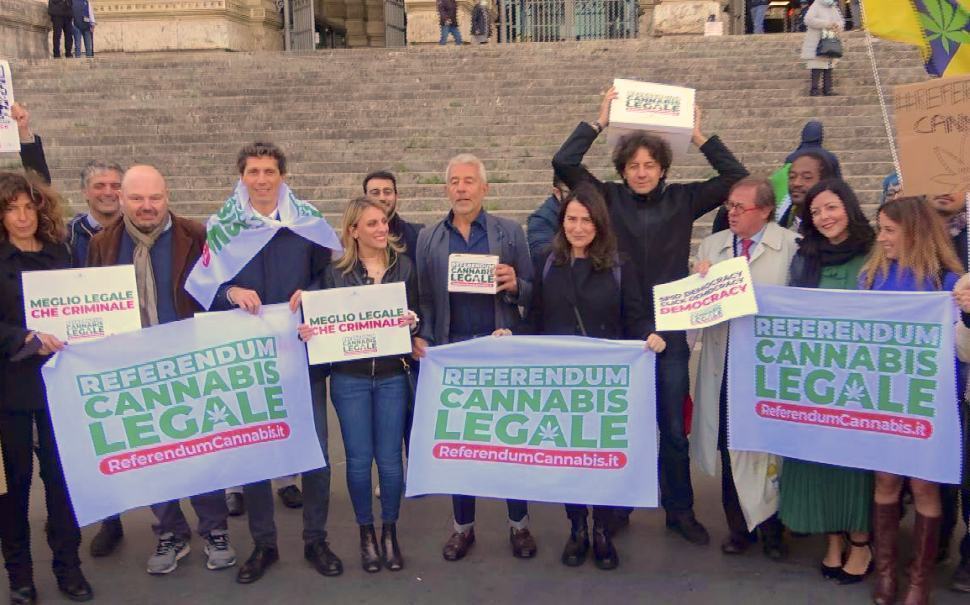 Bocciato il referendum per depenalizzare la coltivazione e l'uso personale di cannabis 62 Referendum Cannabis