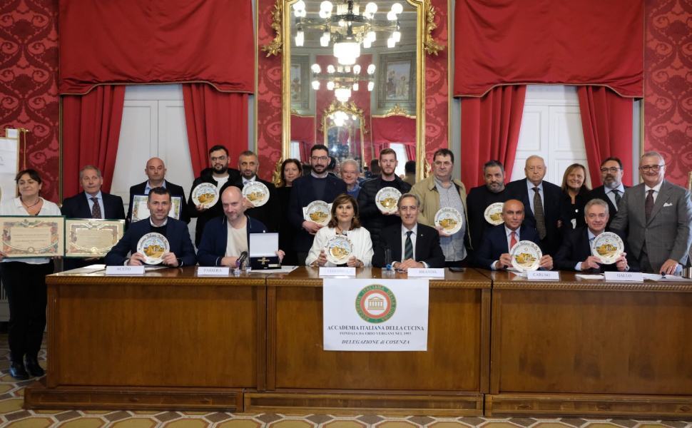 Relatori produttori e chef premiati dallAccademia Italiana della Cucina delegazione Cs