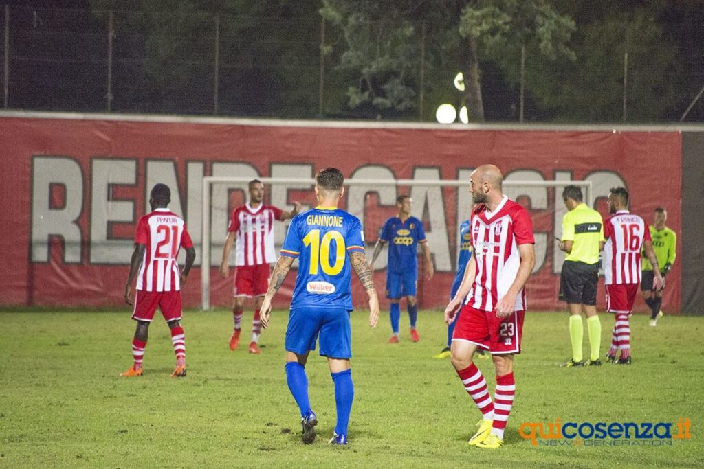 Lotta, corsa e voglia di vincere. Il derby è del Rende che batte ancora il Catanzaro 2 Rende Catanzaro10