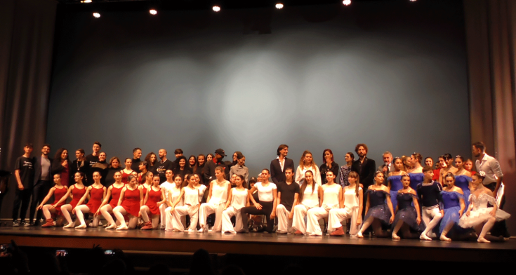 Rende Spazio Scenico il momento di chiusura dello spettacolo della serata di Gala