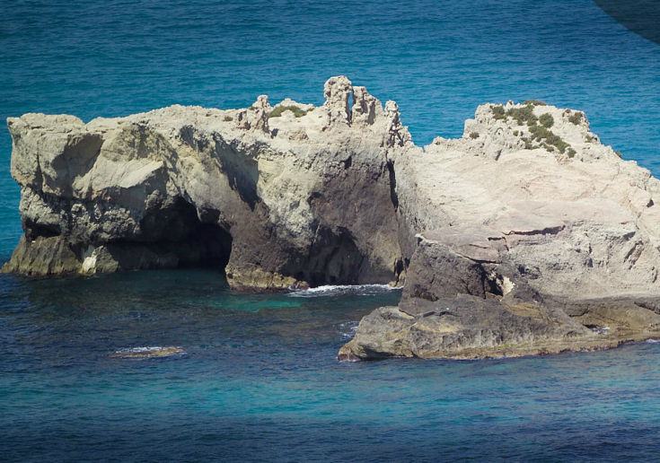 Si tuffa in mare e sbatte la testa sugli scogli, 25enne in gravissime condizioni 203 Ricadi scogli