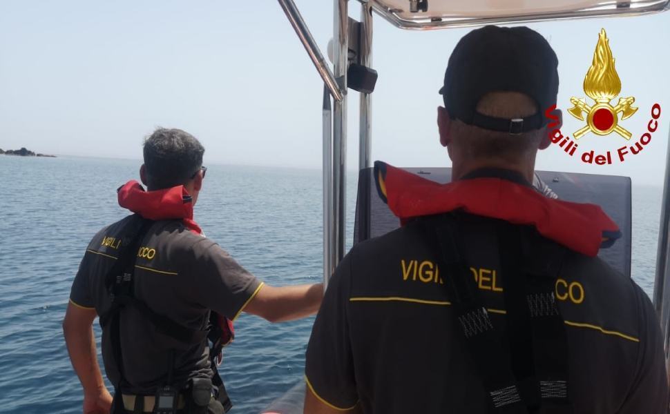 Ricerche mare vigili del fuoco 1