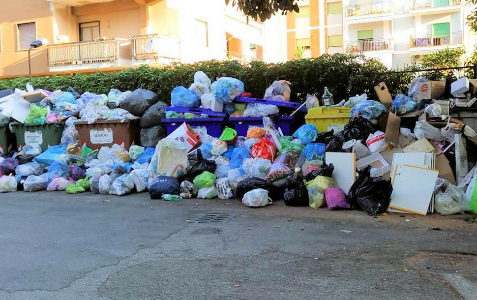 Scalea è sommersa dai rifiuti. Il sindaco chiede l'intervento dell'esercito 71 Rifiuti Scalea