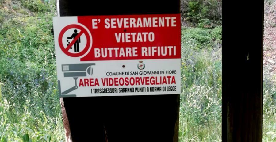 Rifiuti fototrappole san giovanni in fiore