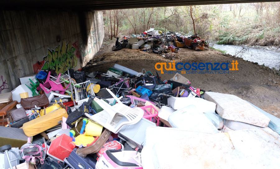 Rifiuti ponte viale principe 04