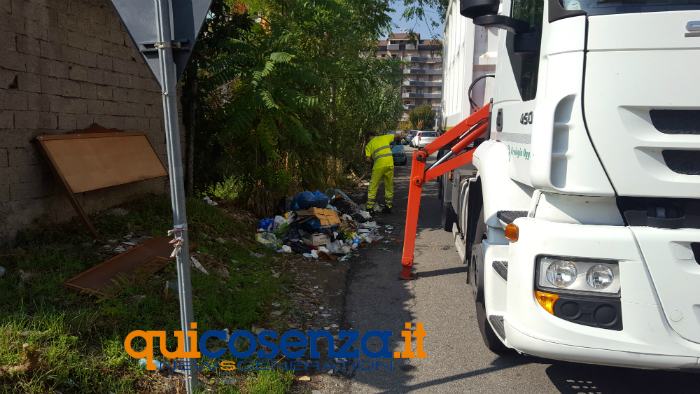 FOTONOTIZIA - Pulizia straordinaria nelle traverse di viale Parco e via Popilia 51 Rifiuti2