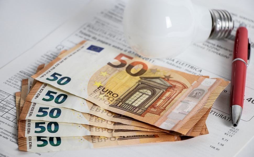 Bollette: in Calabria prezzi in aumento +6,2% rispetto al 2019 51 Rincaro bollette energia elettrica 01