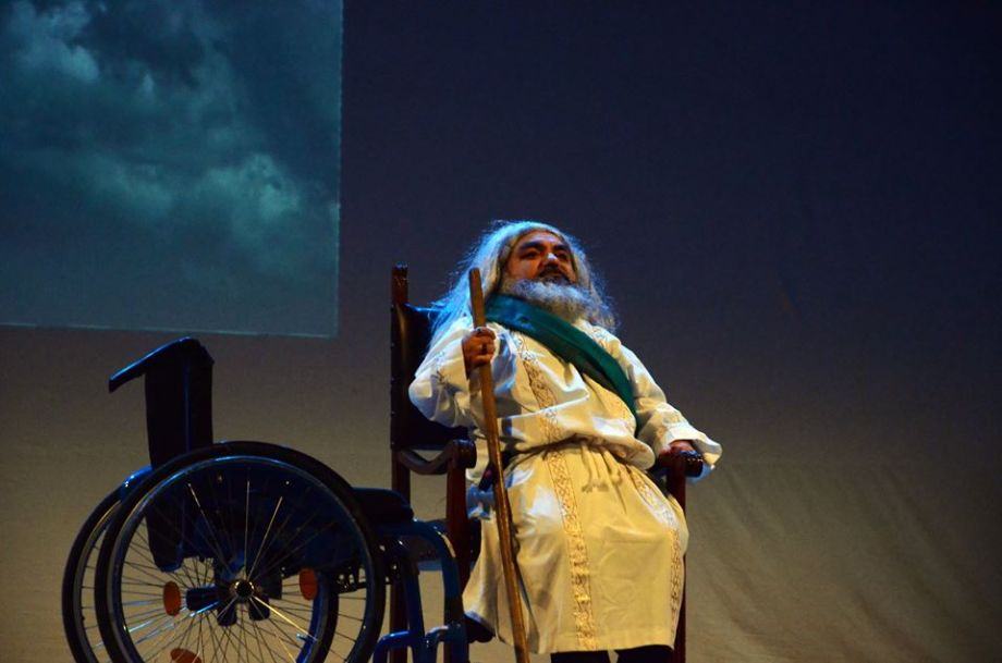Disabilità umiliata dalla burocrazia, il caso della "seggia" di Roberto Giacomantonio 51 Roberto Giacomantonio interpreta signor Dio in conzativicci