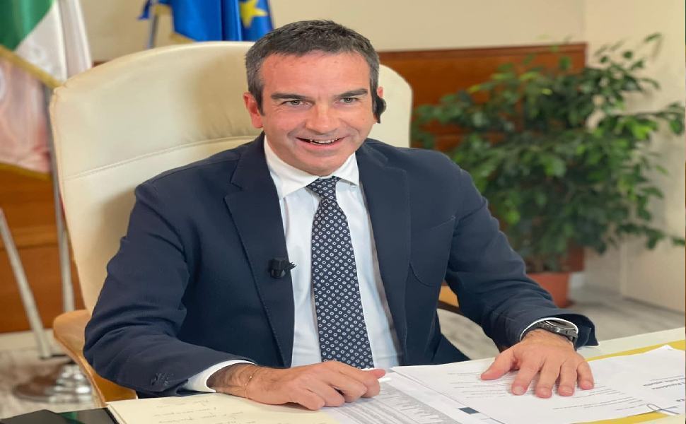 Occhiuto scrive a Mario Draghi per conoscere il futuro delle infrastrutture calabresi 51 Roberto Occhiuto 3 4
