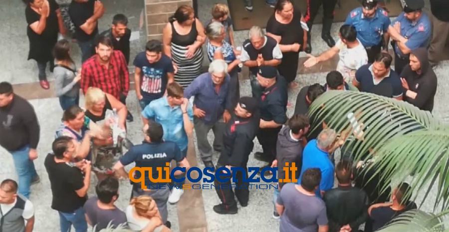 Rom irrompono tribunale Lamezia 01