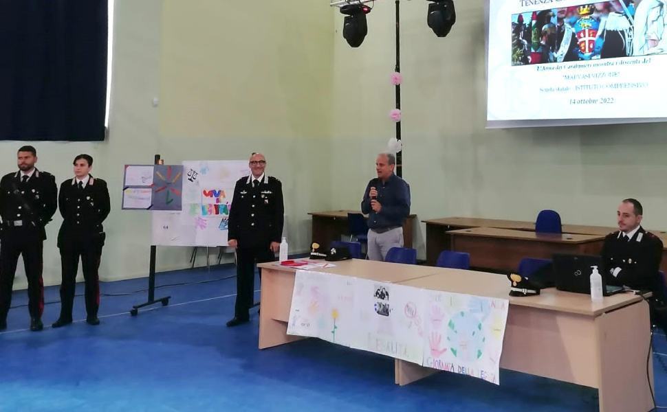 I carabinieri incontrano anziani e studenti, in guardia dalle truffe e dalle insidie della rete 51 Rosarno incontro studenti