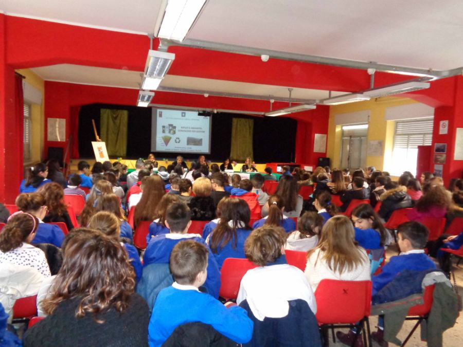 Rifiuti ed amianto, Ona e studenti a confronto 188 SALA BS1 1