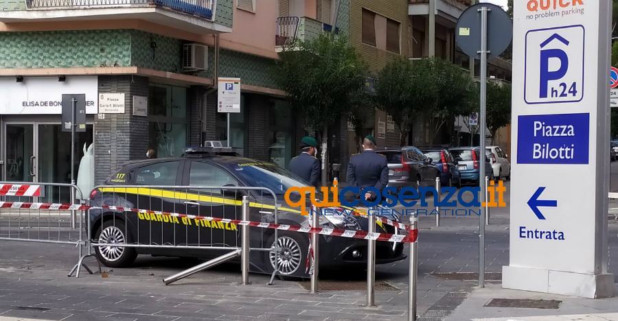 SEQUESTRO PIAZZA BILOTTI COSENZA 02