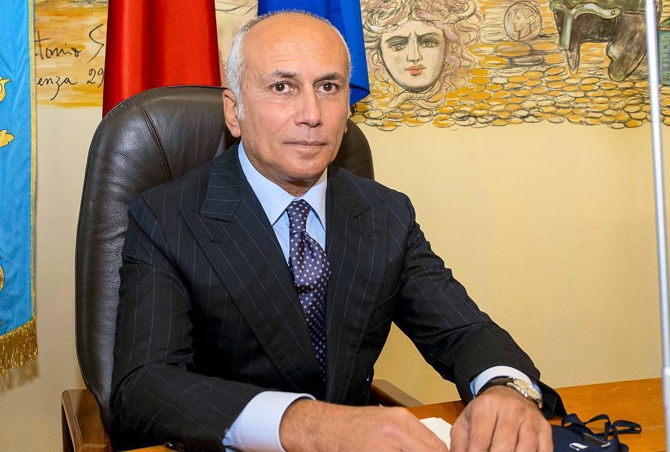 SIndaco di Cosenza Franz Caruso 1