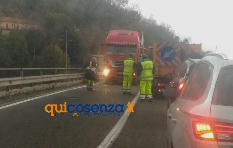 SPAZZATURA su statale 107