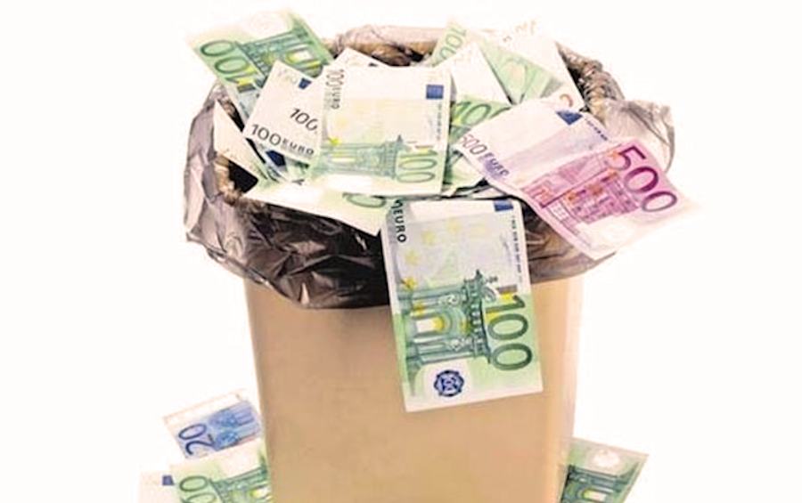 Sacco soldi spazzatura