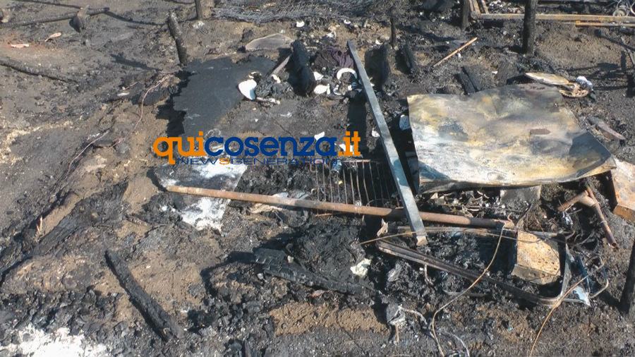 Ancora fiamme nella tendopoli di San Ferdinando: va a fuoco la cabina elettrica 51 San Ferdinando incendio baraccopoli migranti 02 1
