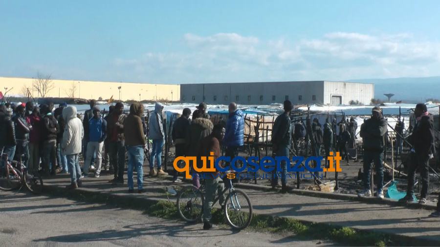 San Ferdinando incendio baraccopoli migranti 03