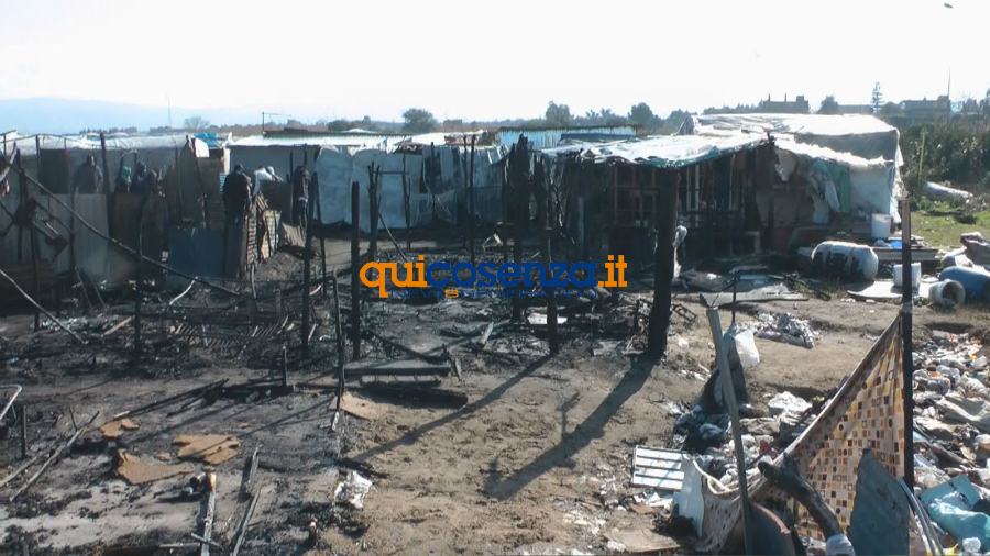 San Ferdinando incendio baraccopoli migranti 04