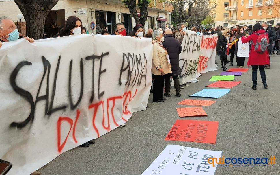 Sanita salute Cosenza protesta