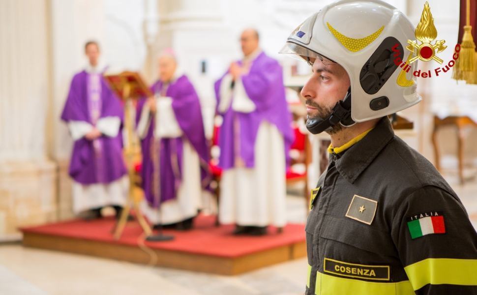 Vigili del fuoco celebrano Santa Barbara, in piazza dei Bruzi "Pompieropoli" 55 Santa Barbara Vigili fuoco Cosenza 05
