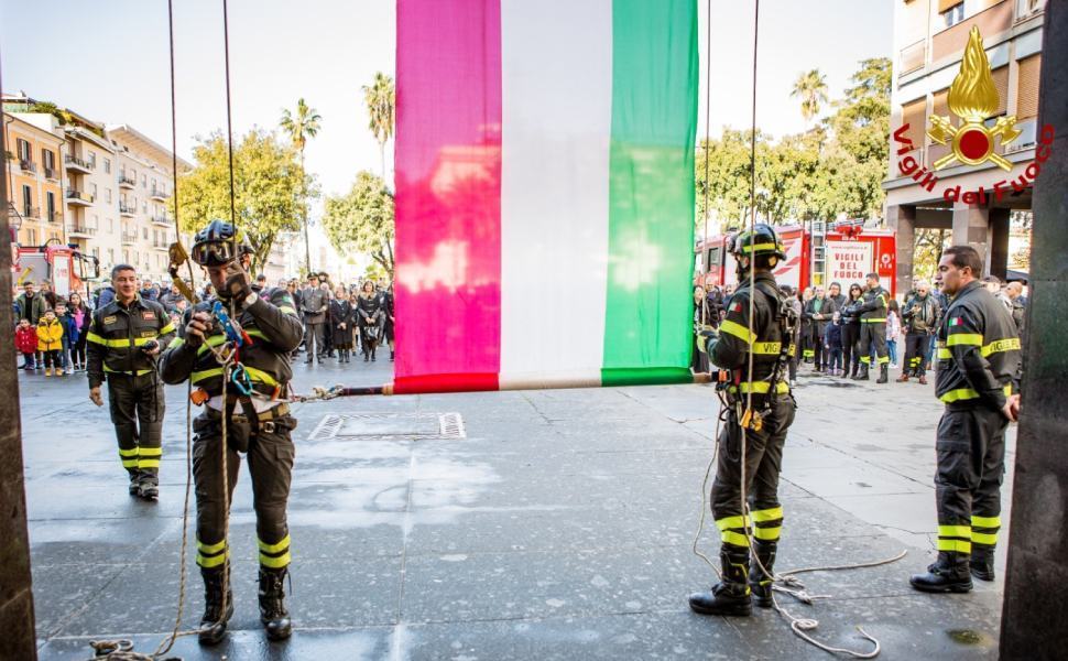 Vigili del fuoco celebrano Santa Barbara, in piazza dei Bruzi "Pompieropoli" 51 Santa Barbara Vigili fuoco Cosenza 06