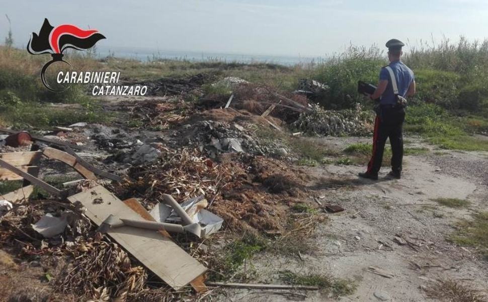 Santa caterina villaggio turistico rifiuti