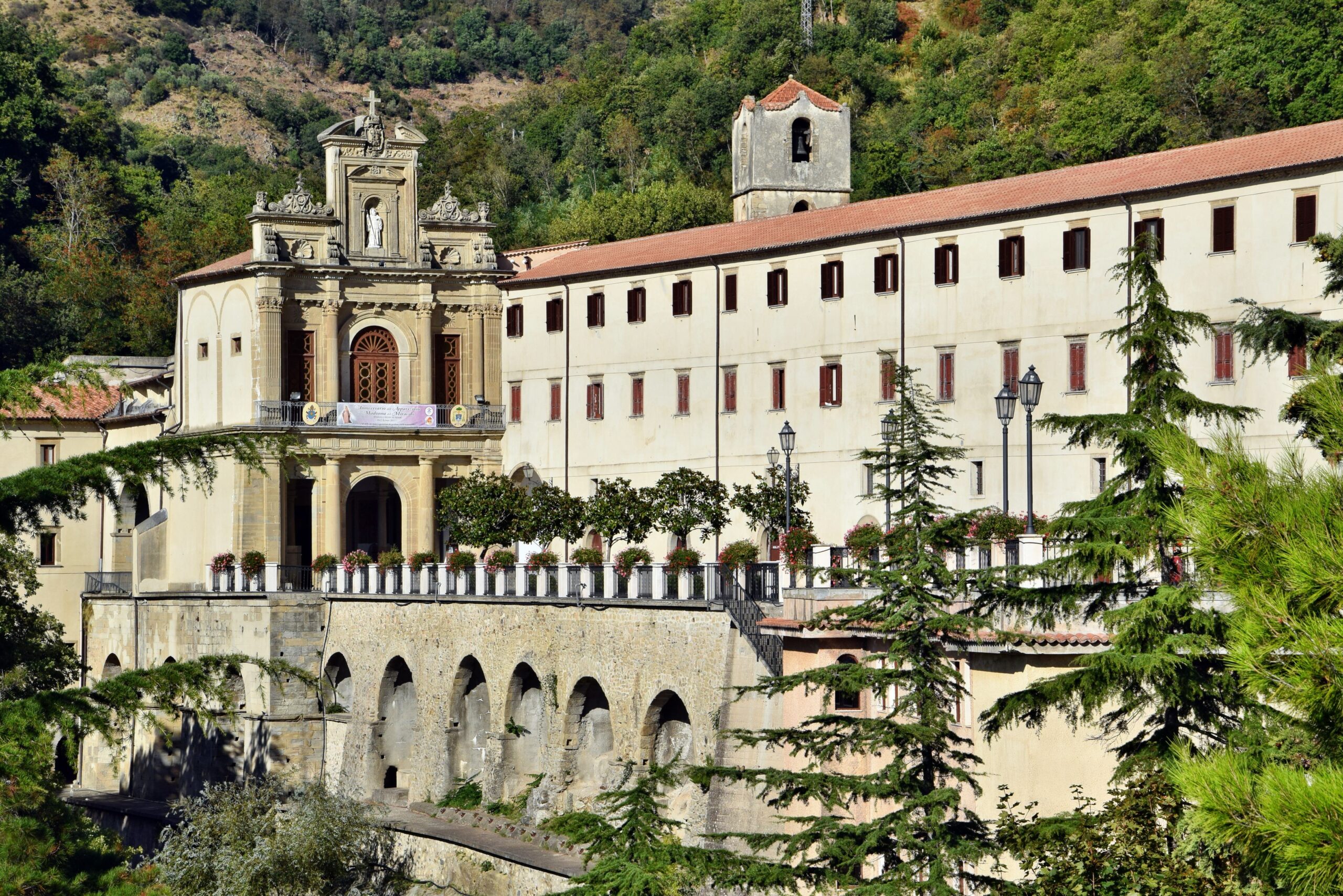 Oggi al Palazzo Arcivescovile, la presentazione de 'Santuari d’Italia - Calabria' 71 Santuario di San Francesco di Paola 1 scaled