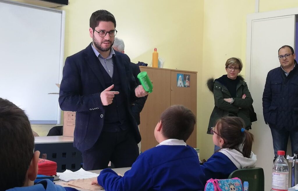 Saracena, la raccolta differenziata spiegata ai bimbi. L'iniziativa della campagna Tarip 3 Saracena sindaco Tarip