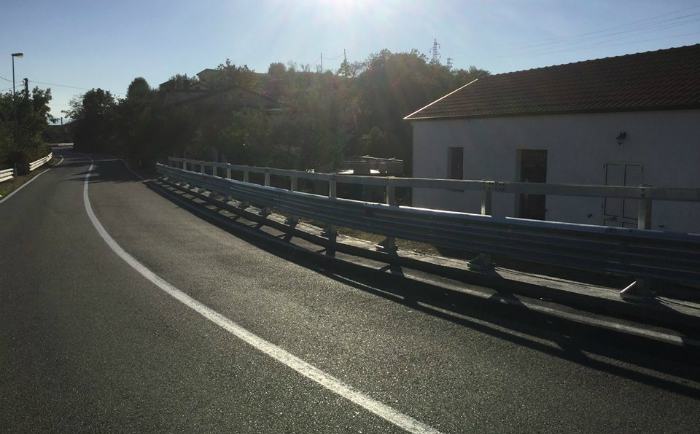 Nuova pavimentazione e barriere di sicurezza sulla Statale di Acri 55 Satatle di Acri1