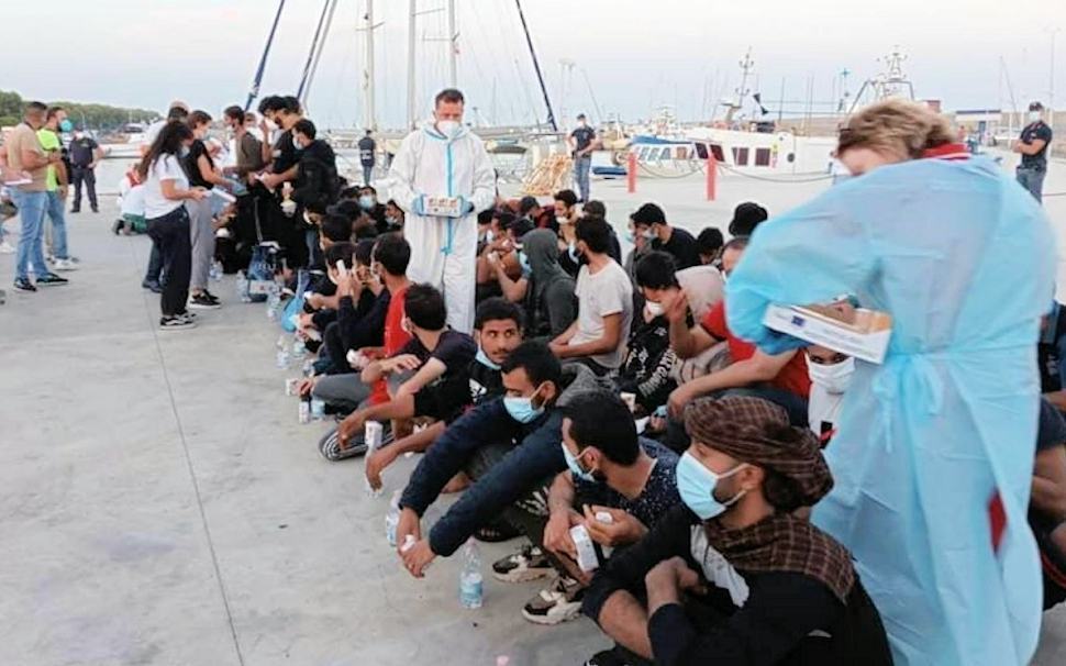 Migranti, Lega all'attacco "Assalto alla Calabria. Tornare alla difesa strenua dei confini" 51 Sbarco Migranti 1 5