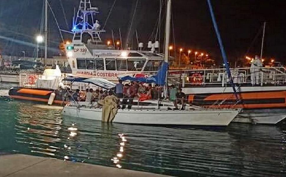 Sbarco migranti Brancaleone 1