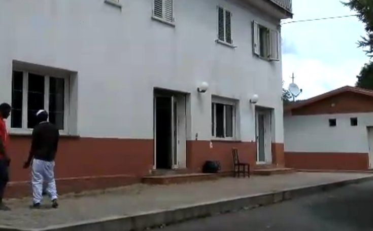 Circa sessanta persone rinchiuse in Sila nell'ex ristorante 'Il Capriolo', stabile sequestrato 197 Schermata 2015 09 18 alle 13.07.02
