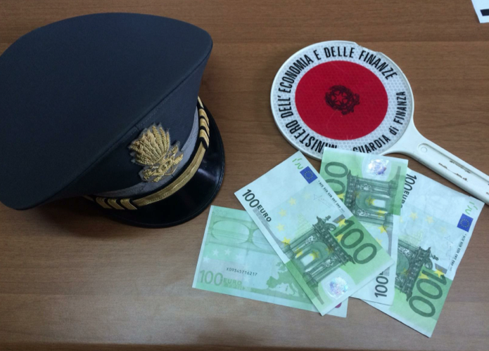 Arrestati tre 'spacciatori' di banconote false mentre facevano shopping a Cosenza 80 Schermata 2016 01 12 alle 10.37.05